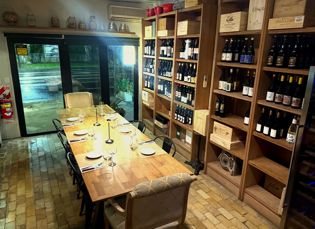 La cava de Boretto de noche
