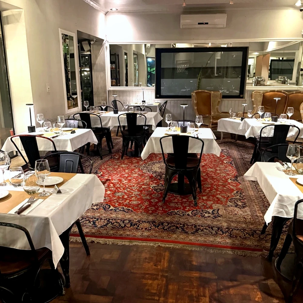 Salón privado de noche en Boretto