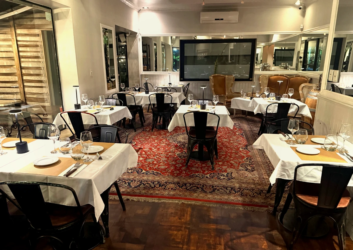 Salón privado de Boretto preparado de noche